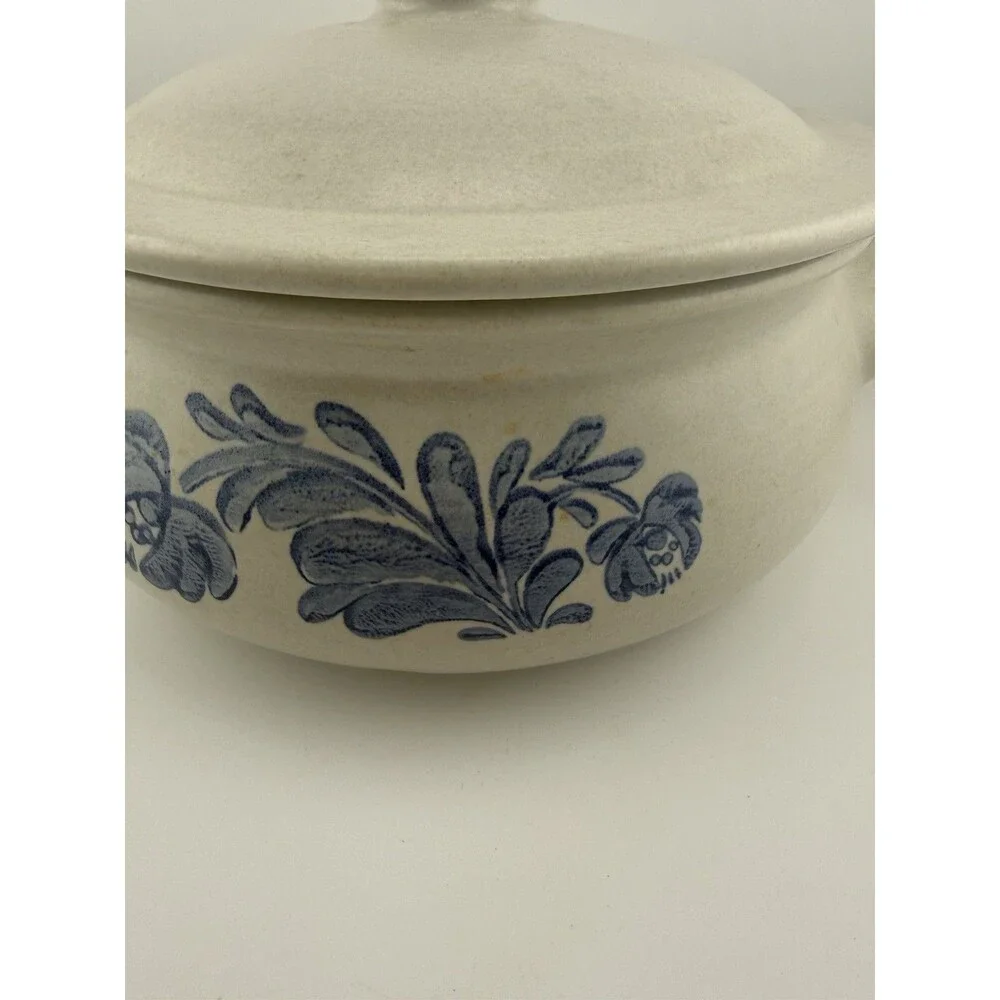 Vintage Pfaltzgraff Yorktowne 2 qt. Covered Casserole w/Lid